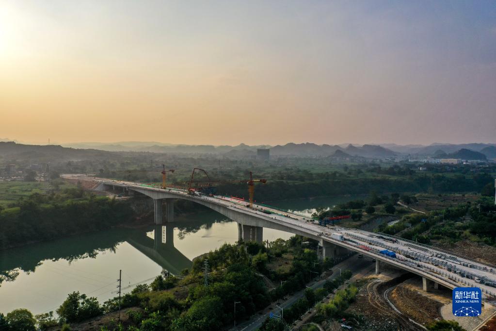 [组图]广西崇左丽江大桥合龙 第 1 张