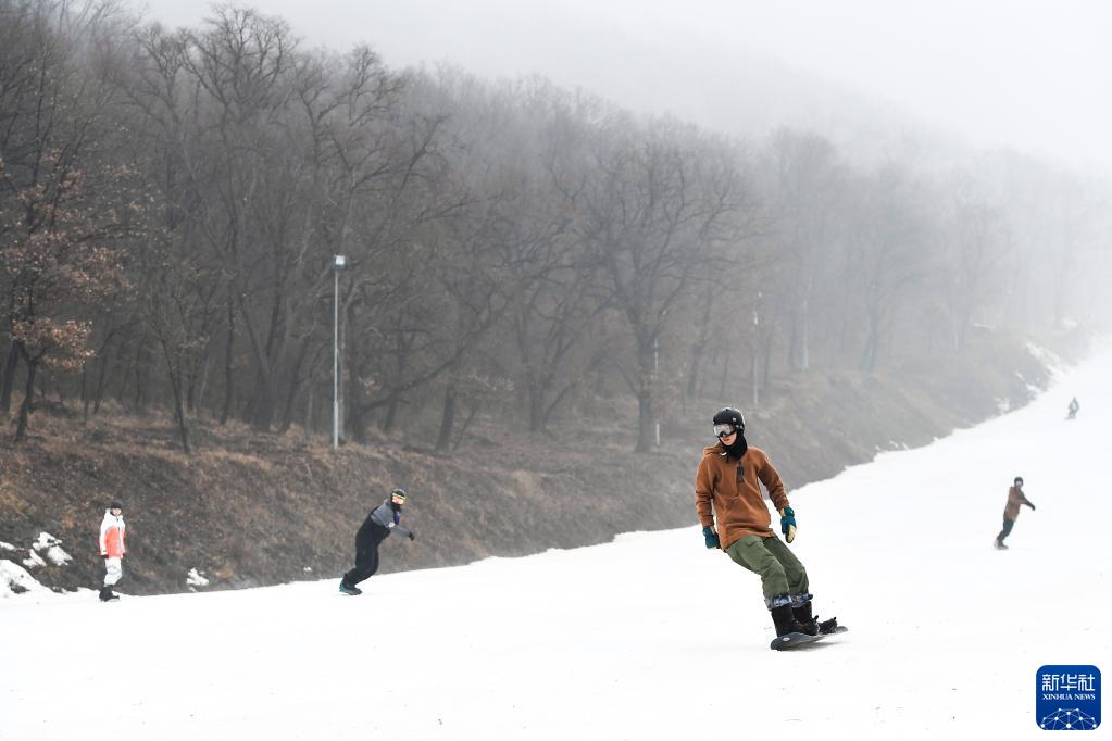 [组图]新华全媒+丨吉林：新雪季“开板” 第 3 张