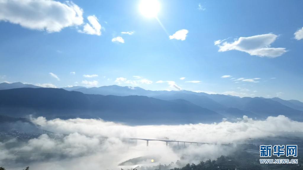 [组图]航拍冬日里的潞江坝 云海翻涌 美若仙境 第 2 张