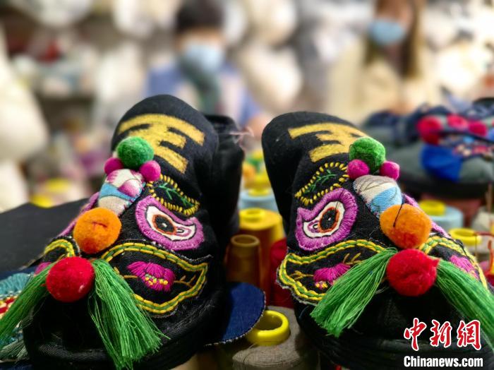 山东菏泽：传统布鞋俏市场 第 5 张