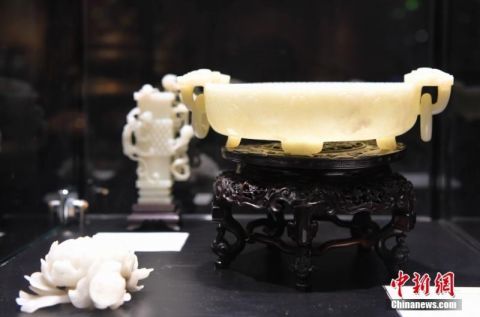 [图文]一批中国清代艺术品在巴黎德鲁奥拍卖行展出 第 4 张