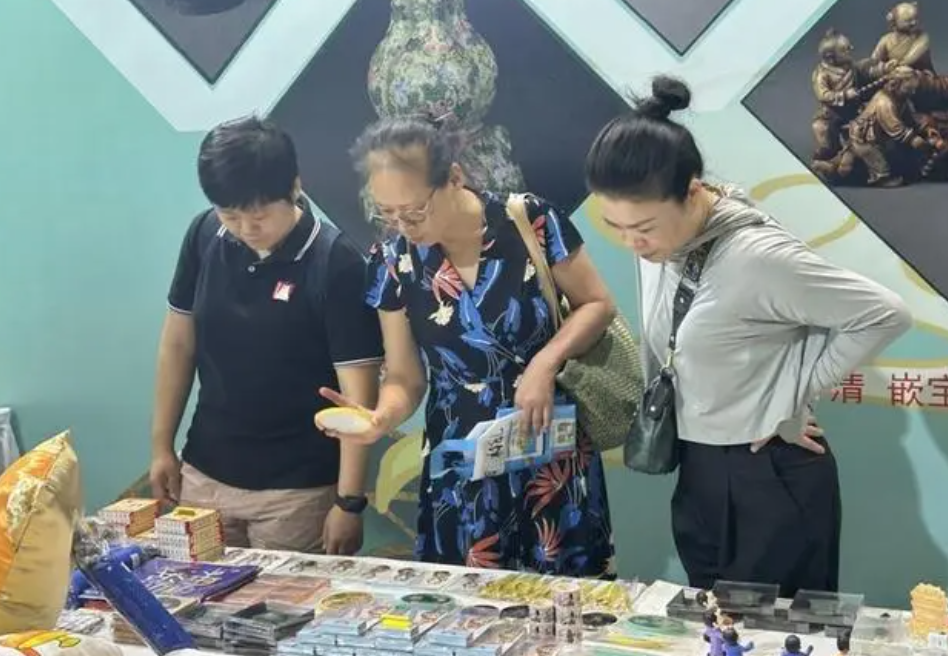 济南市博物馆60余款文创产品亮相书博会 第 3 张